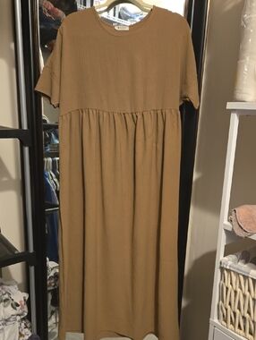Brown Short-Sleeve Maxi Dress